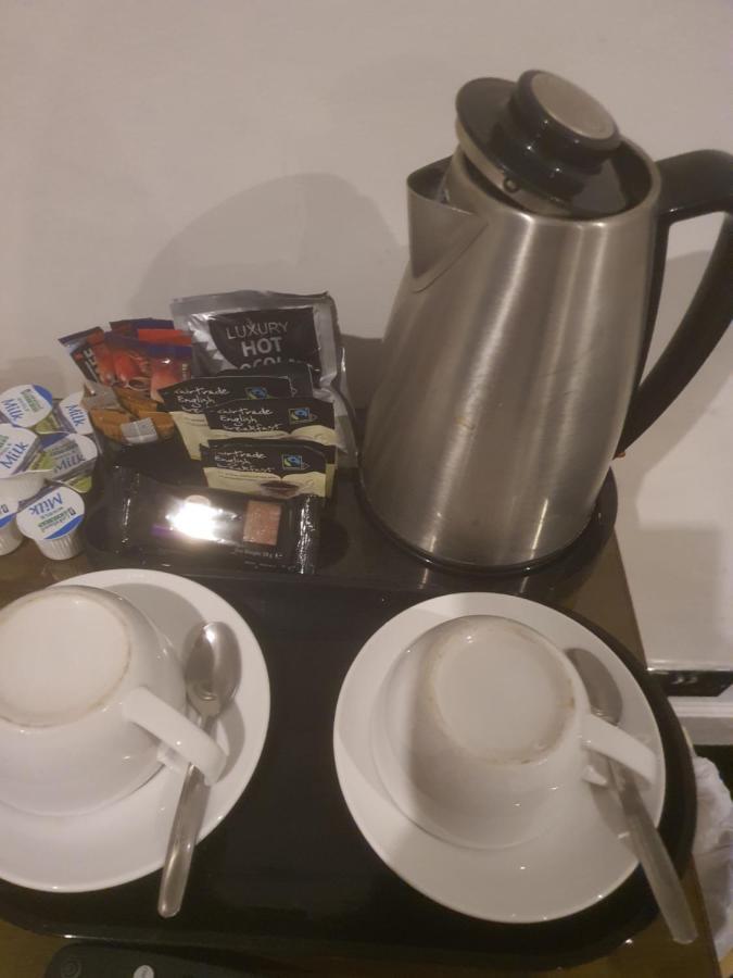 The Swan @ Stoford Hotel Ngoại thất bức ảnh A kettle with a selection of tea and coffee