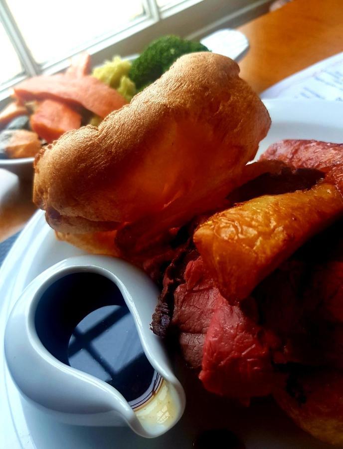 The Swan @ Stoford Hotel Ngoại thất bức ảnh Yorkshire pudding